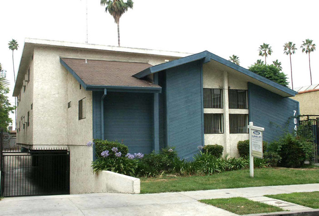 Alabama Apartments in Canoga Park, CA - Building Photo - Building Photo