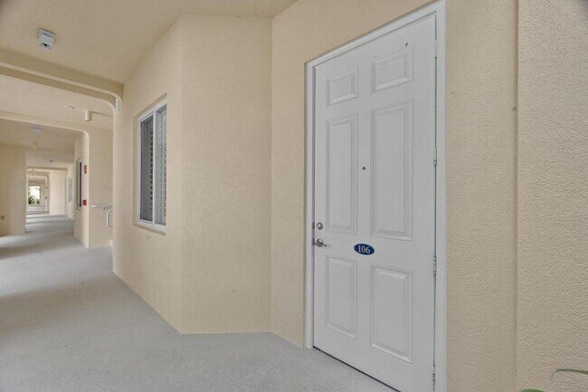 27 Harbour Isle Dr W in Fort Pierce, FL - Building Photo - Building Photo