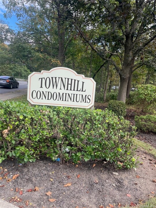 110 Town Hill Condominium in Nanuet, NY - Building Photo