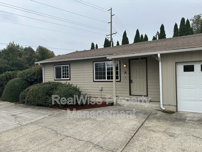 1326 Dowell Rd in Grants Pass, OR - Building Photo - Building Photo