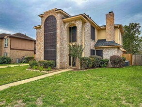 1914 Hickory Lawn Dr in Houston, TX - Building Photo - Building Photo