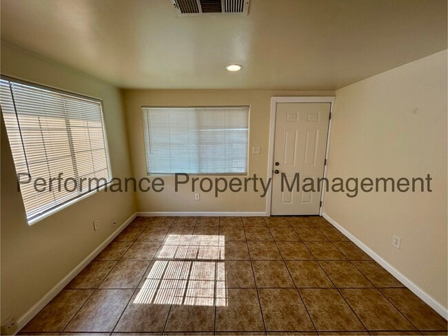 2008 Forrest St in Bakersfield, CA - Building Photo - Building Photo