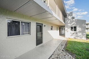 2935 Thrush Dr in Melbourne, FL - Building Photo