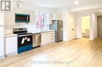 135 Sweetland Ave in Ottawa, ON - Building Photo - Building Photo