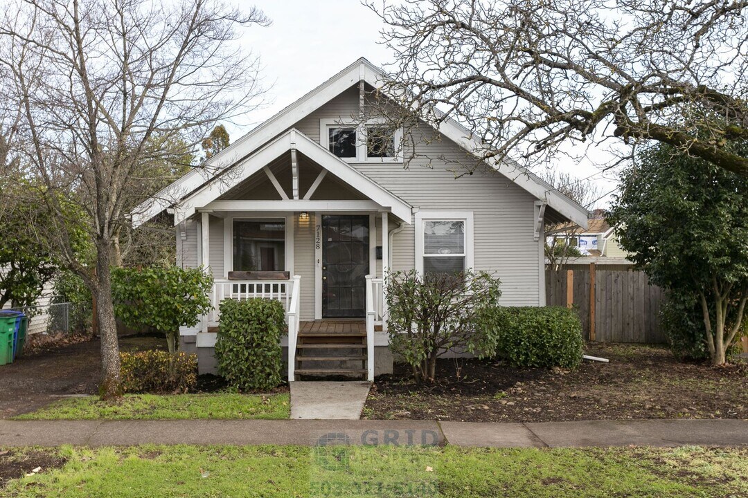 7128 SE 83rd Ave in Portland, OR - Building Photo
