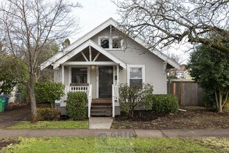 7128 SE 83rd Ave in Portland, OR - Building Photo - Building Photo