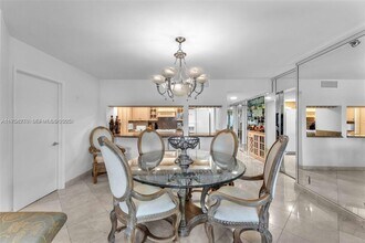 1717 N Bayshore Dr in Miami, FL - Building Photo - Building Photo