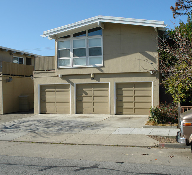 739 N Amphlett Blvd in San Mateo, CA - Foto de edificio - Building Photo