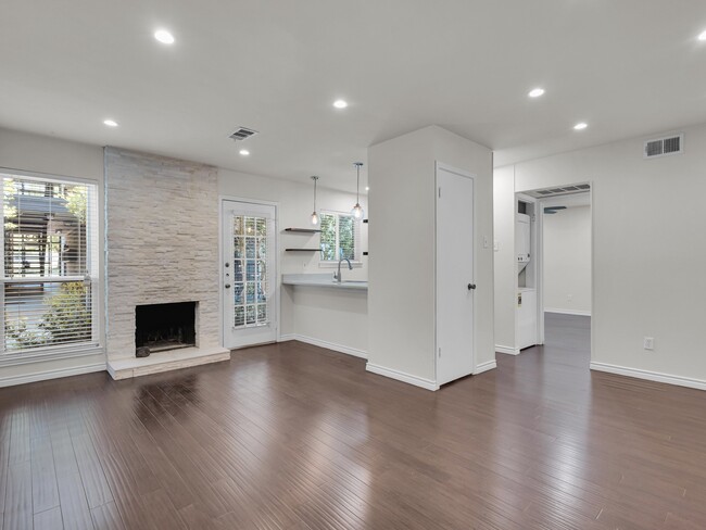 property at 1503 N Garrett Ave