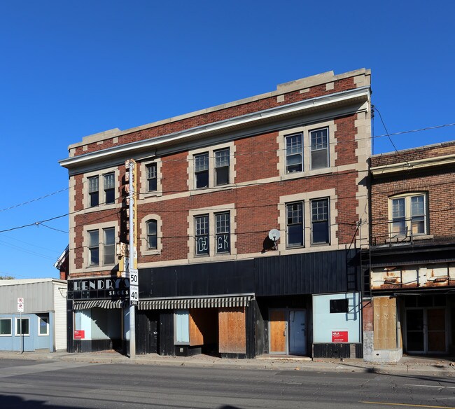 657-661 Barton St E in Hamilton, ON - Building Photo - Building Photo