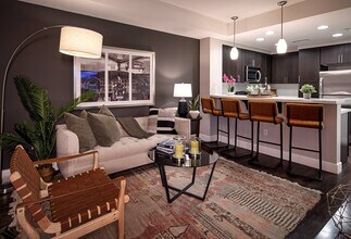 Circa 37 in San Diego, CA - Foto de edificio - Building Photo