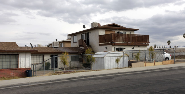 1232 Windy Pass in Barstow, CA - Foto de edificio - Building Photo