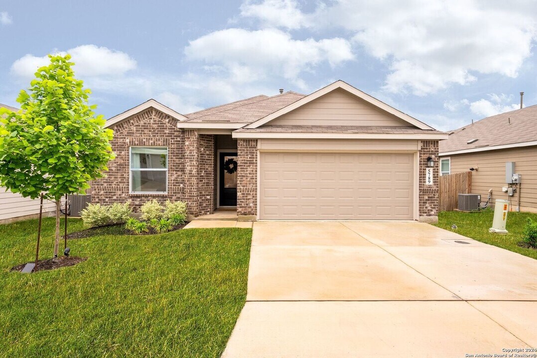 5789 Companion Lp in Bulverde, TX - Building Photo