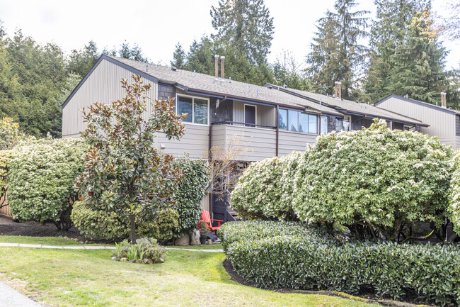 Yorkwood Park in North Vancouver, BC - Building Photo - Building Photo