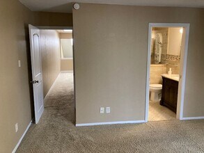 7450 Holly Hill Dr, Unit 114 in Dallas, TX - Building Photo - Building Photo