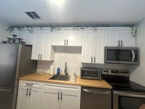 3745 10th Ave S in St. Petersburg, FL - Building Photo - Building Photo