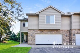 16037 Flagstaff Ave W in Rosemount, MN - Building Photo