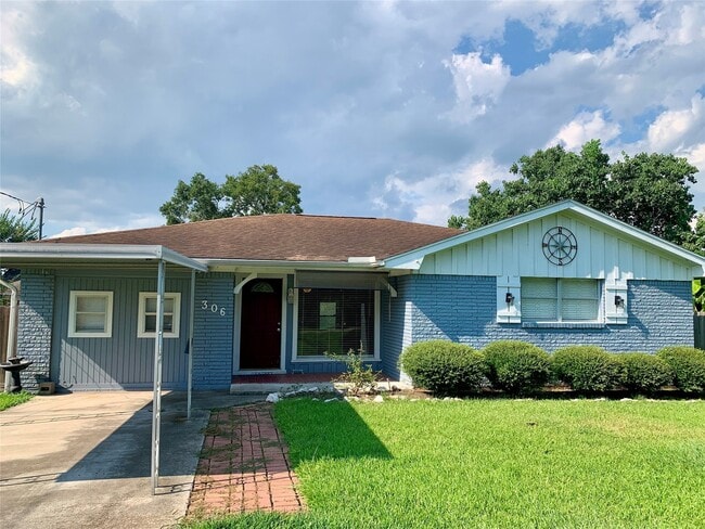 306 Cres View St in La Porte, TX - Building Photo - Building Photo