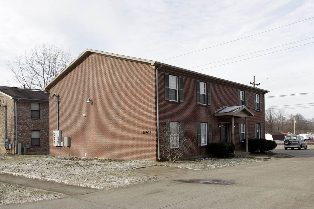 8508 Standing Oak Dr in Louisville, KY - Building Photo