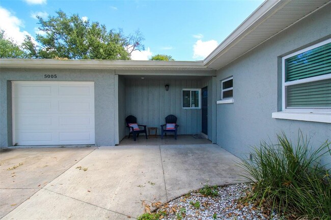 5005 Bee Ridge Rd in Sarasota, FL - Building Photo - Building Photo