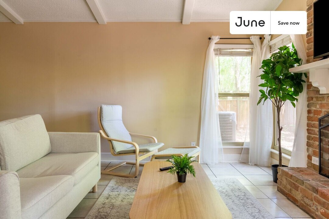 9104 Quail Creek Dr in Austin, TX - Foto de edificio