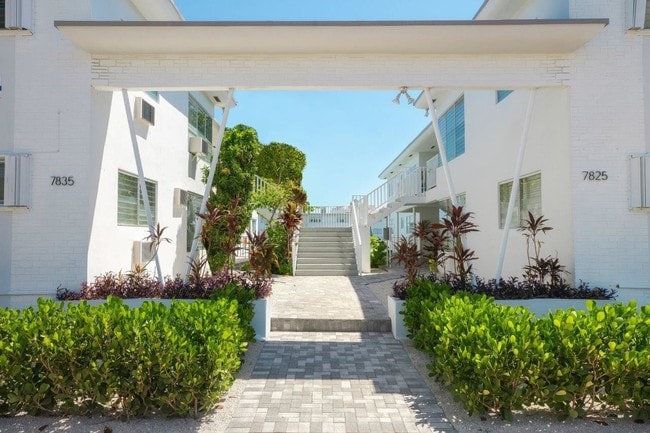 7859 Crespi Blvd in Miami Beach, FL - Building Photo - Building Photo