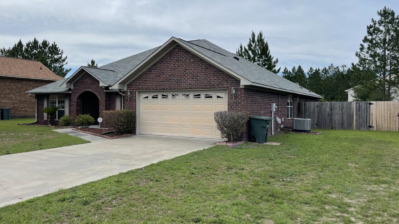 227 Slayton Cir in Hinesville, GA - Building Photo