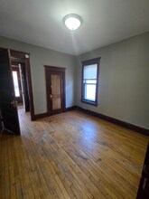 2566 N 40th St in Milwaukee, WI - Foto de edificio - Building Photo