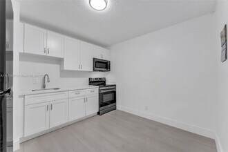 19 SE 4th Terrace in Dania Beach, FL - Building Photo - Building Photo