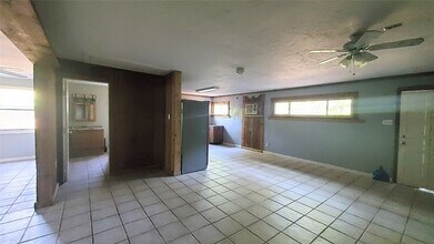 5934 Beech Dr in Montgomery, TX - Foto de edificio - Building Photo