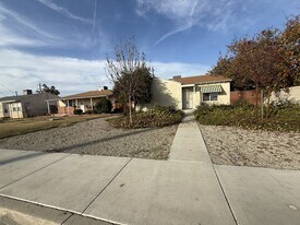 2414 16th St in Bakersfield, CA - Building Photo