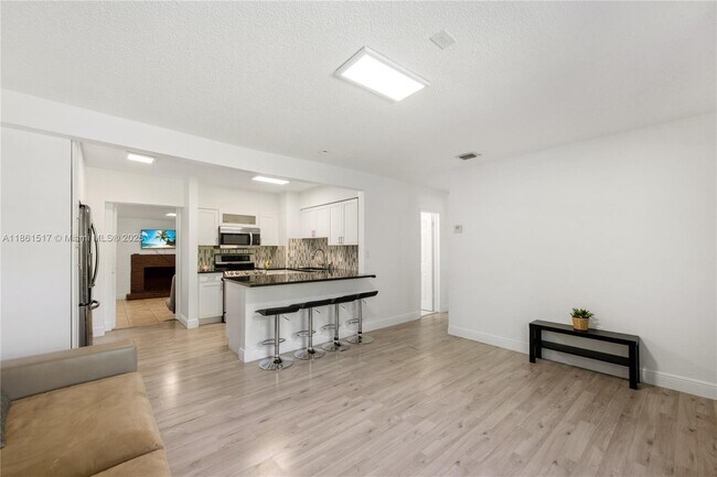 12215 NE 12th Pl in North Miami, FL - Building Photo - Building Photo