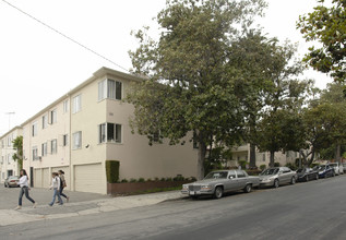 1849 N Harvard Blvd in Los Angeles, CA - Building Photo - Building Photo