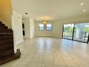 10600 NW 88th St in Doral, FL - Building Photo - Building Photo