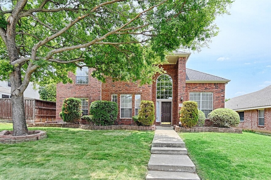9701 Thorncliff Dr in Frisco, TX - Building Photo