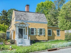 201 E Broadway in Port Jefferson, NY - Building Photo