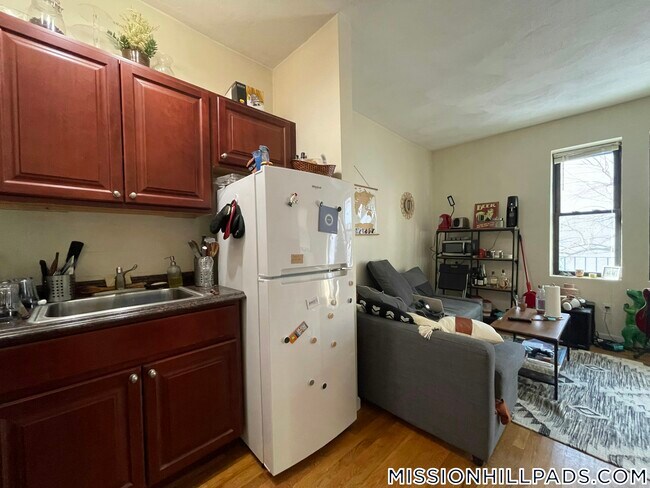 67 S Huntington Ave in Boston, MA - Building Photo - Building Photo