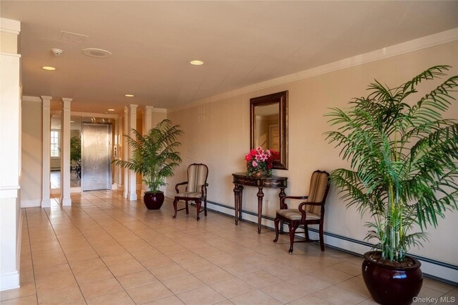 1 Consulate Dr, Unit 2K in Eastchester, NY - Building Photo - Building Photo