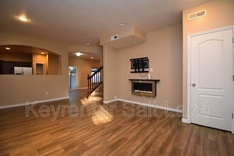 6762 W Callery Ln in West Jordan, UT - Foto de edificio - Building Photo