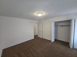 312 Shade Tree Dr in Colonial Heights, VA - Building Photo - Building Photo