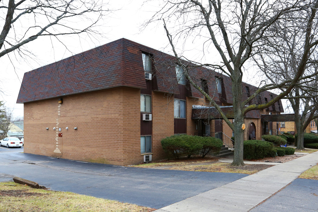 Forest View Manor in Waukegan, IL - Building Photo