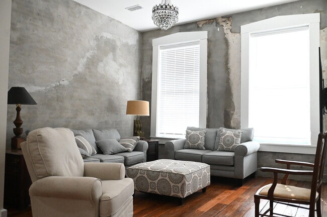 1207 Washington St, Unit 1207 B in Vicksburg, MS - Foto de edificio - Building Photo