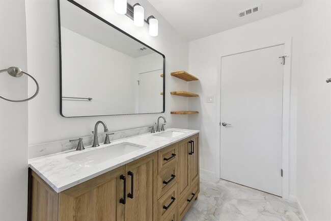 property at 11702 N Oaks Dr