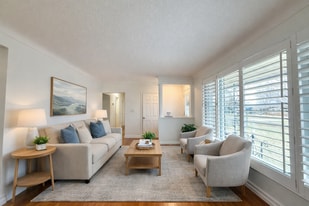 90 Rochelle Dr in St Catharines, ON - Building Photo