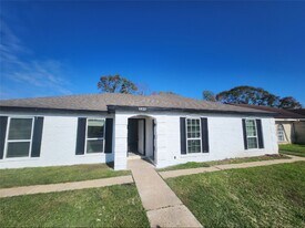 6824 W Fuqua St in Missouri City, TX - Building Photo