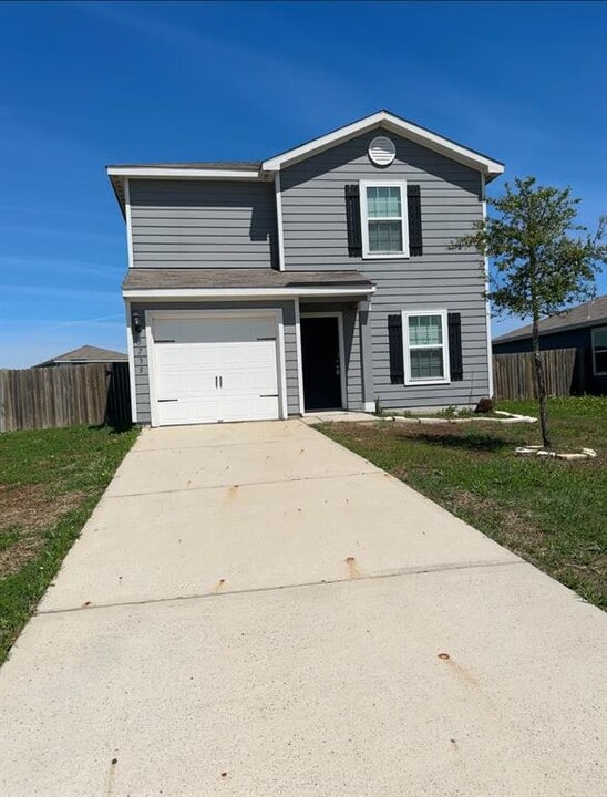 5735 Rainbow Rd. in Mont Belvieu, TX - Building Photo
