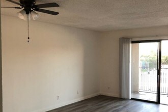 1414 S Gramercy Pl, Unit 20 in Los Angeles, CA - Foto de edificio - Building Photo