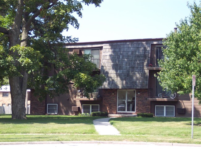 2101 Todd Drive in Bloomington, IL - Building Photo - Building Photo