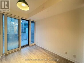 15 Holmes Ave in Toronto, ON - Building Photo - Building Photo