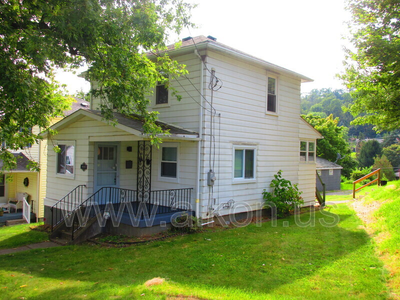 4017 Harvey Ave in Munhall, PA - Building Photo